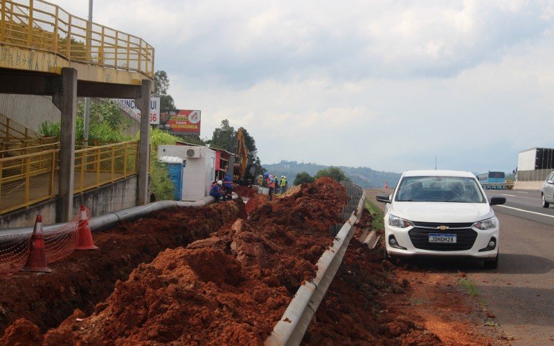 Comusa também realiza obra no local para substituição de rede