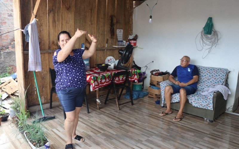 Isalete e Ariolindo vivem de forma improvisada após a cheia | abc+