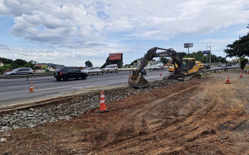 Refúgio está sendo construído no km 238,4 para desviar o trânsito durante as escavações
