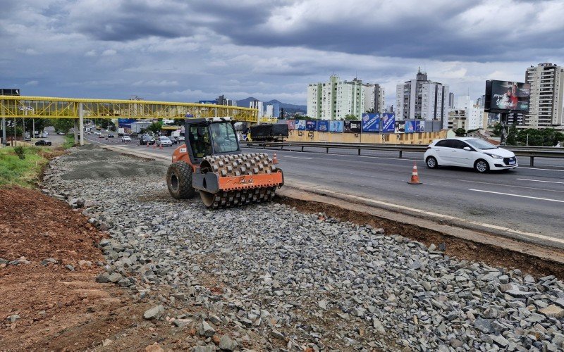 Refúgio está sendo construído no km 238,4 para desviar o trânsito durante as escavações