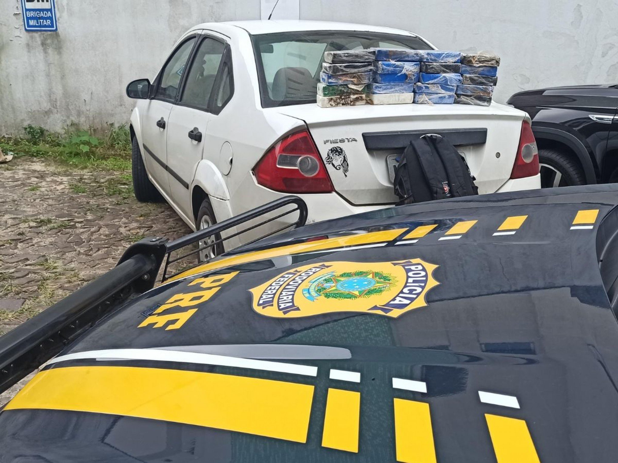 PRF apreende 20 quilos de pasta utilizada para produção de cocaína na divisa com SC