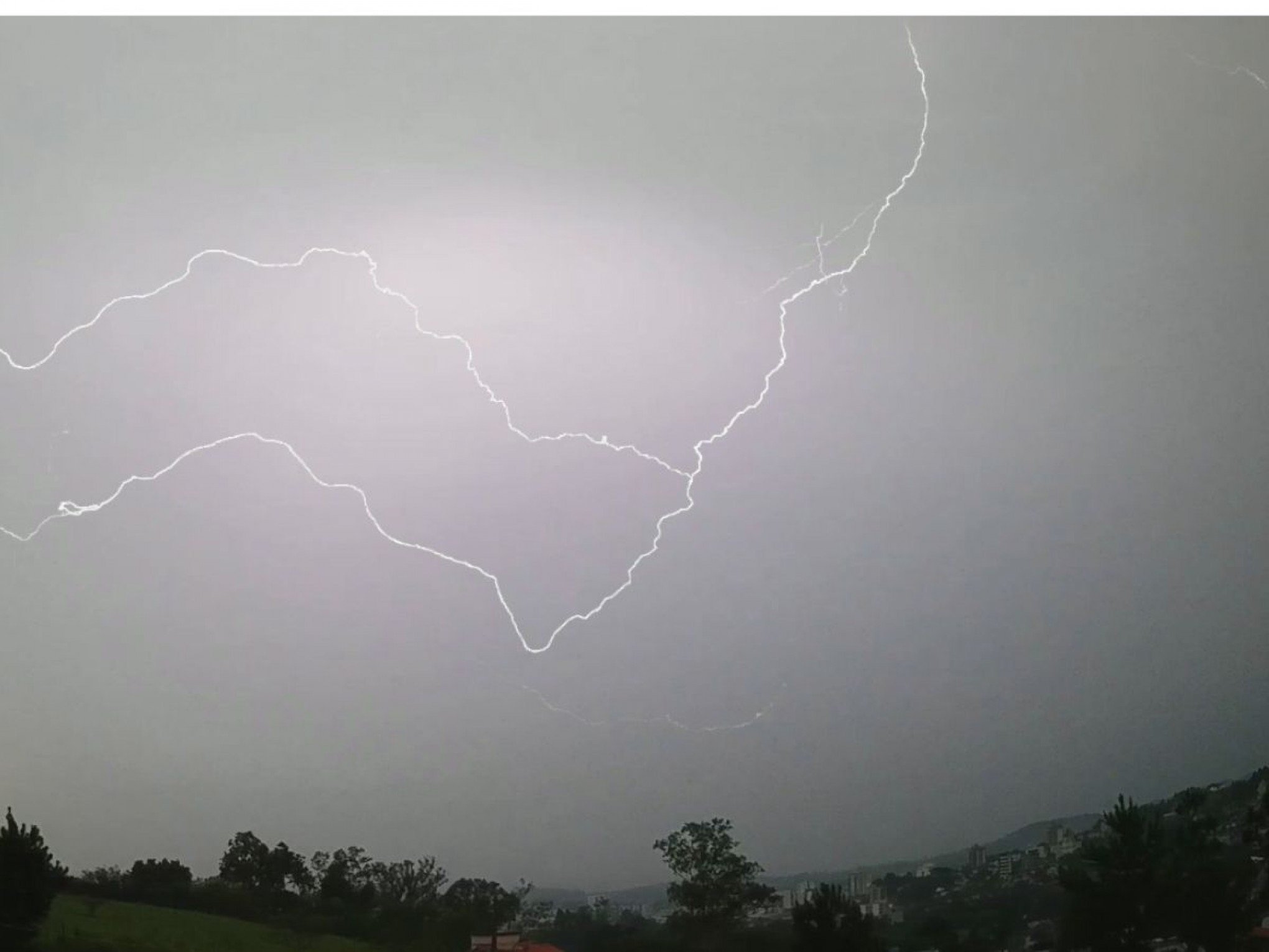 CICLONE: Formação de fenômeno extratropical traz risco de tempestades ao RS; veja o que esperar