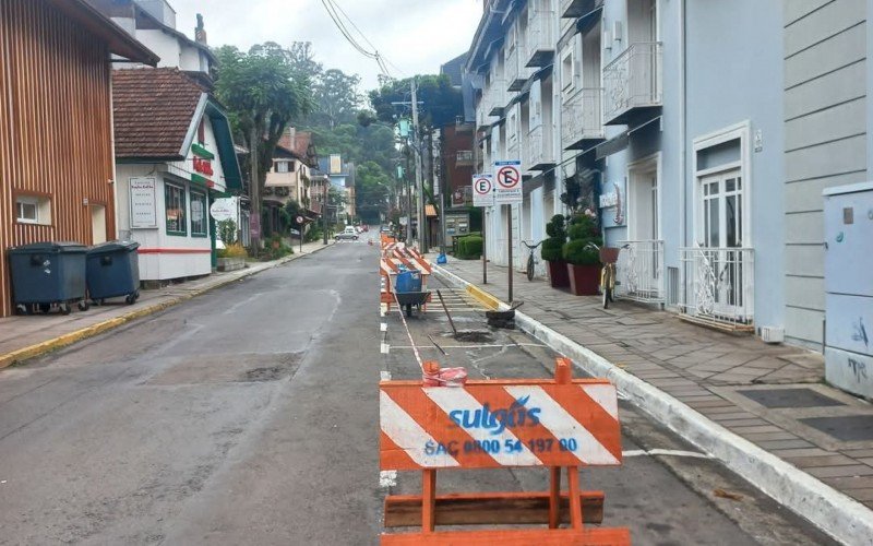 Rua Augusto Zatti bloqueada para obras de manutenção da via