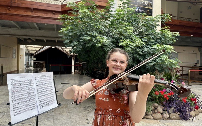 Ana Luiza Benetti é um dos talentos de Gramado no violino