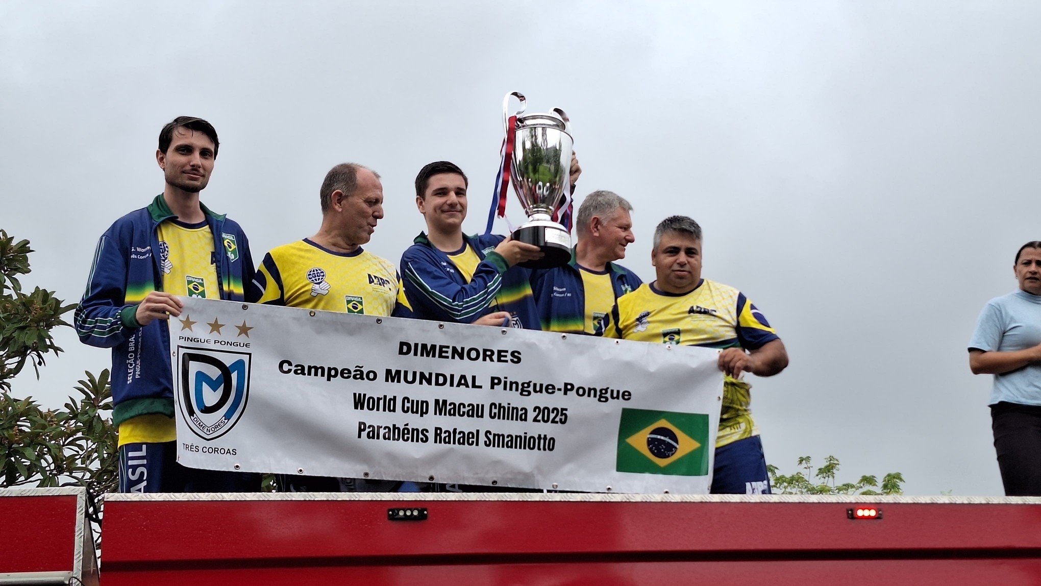 Três Coroas recebe com festa equipe de pingue-pongue após conquista histórica na China