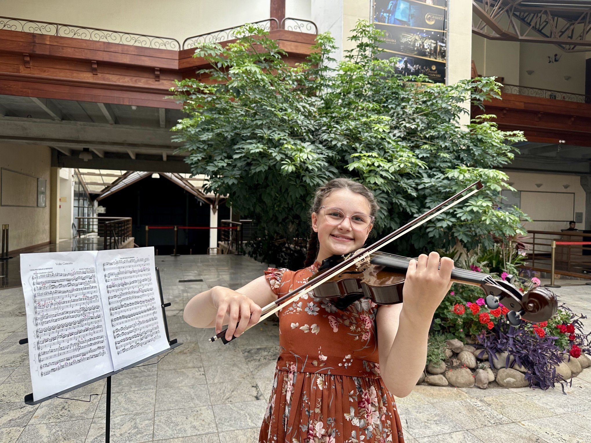 Jovem de Gramado encanta no violino e é aprovada para a escola de música da Ospa