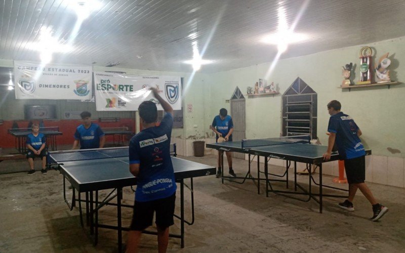 Projeto social independente ensina pingue-pongue para mais de 100 crianças e adolescentes de Três Coroas