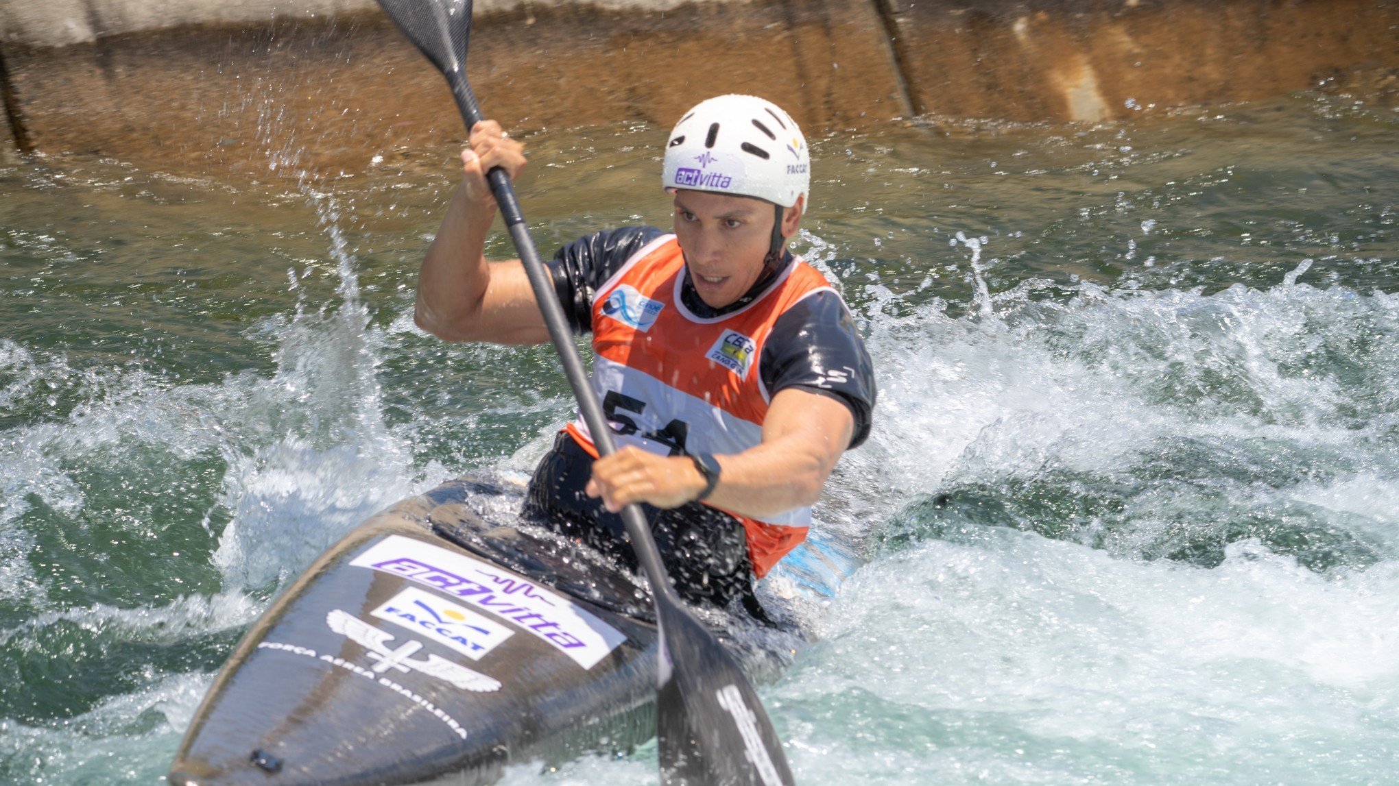 Guilherme Mapelli volta do Rio de Janeiro com medalhas na canoagem