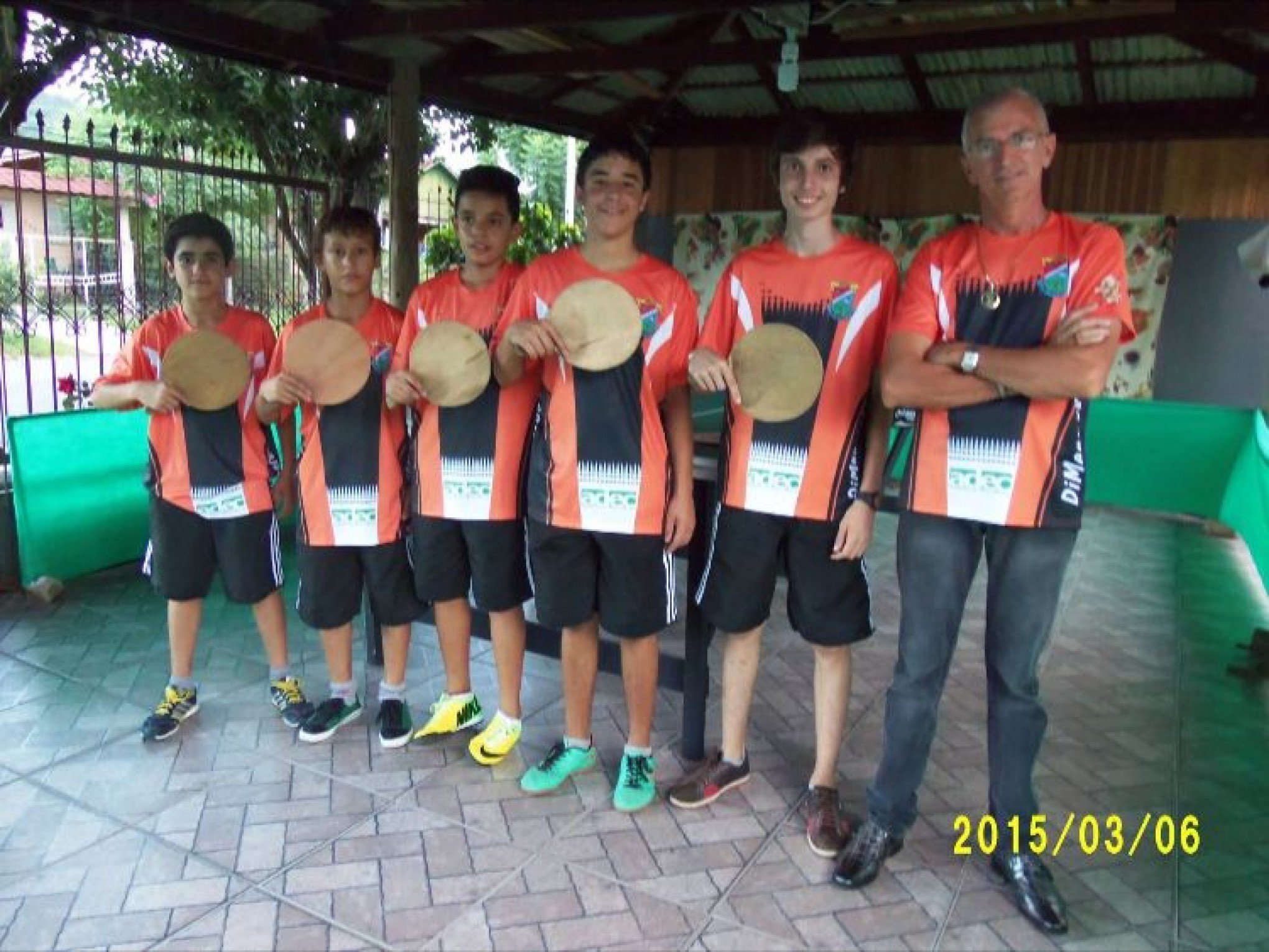 Conheça trajetória do atleta de Três Coroas que foi campeão mundial de pingue-pongue na China