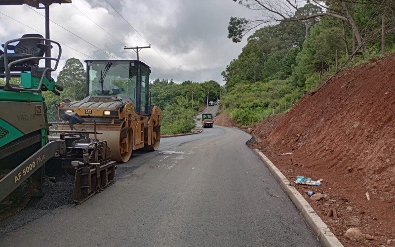 Obras de pavimentação da Linha 15