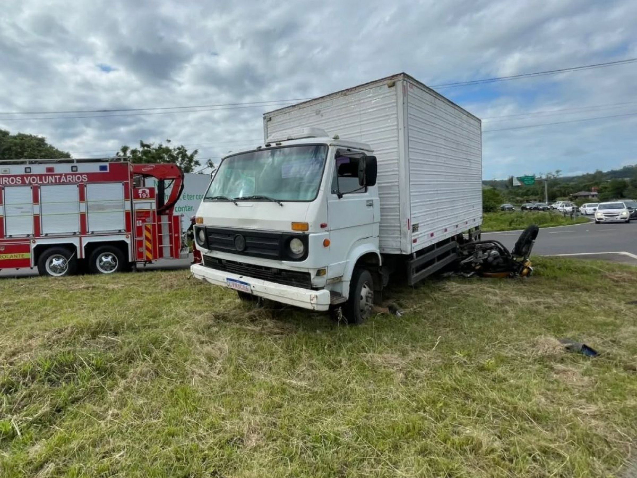 Homem morre em acidente em rótula entre rodovias da região