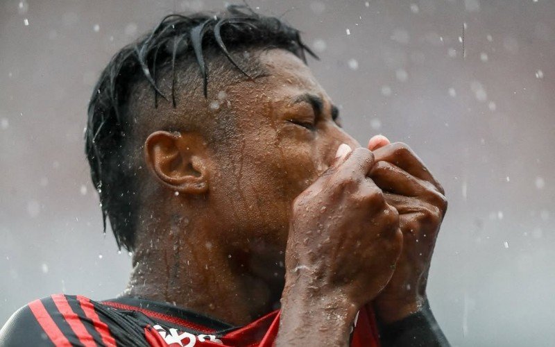 Bruno Henrique marcou duas vezes na conquista do título | abc+