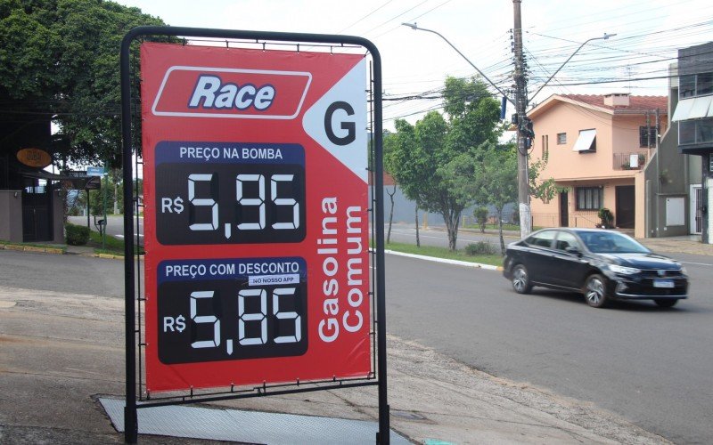 O posto mais barato encontrado foi no bairro Ideal, com o litro a R$ 5,95, podendo ficar R$ 0,10 mais barato caso o pagamento fosse feito via aplicativo da rede.