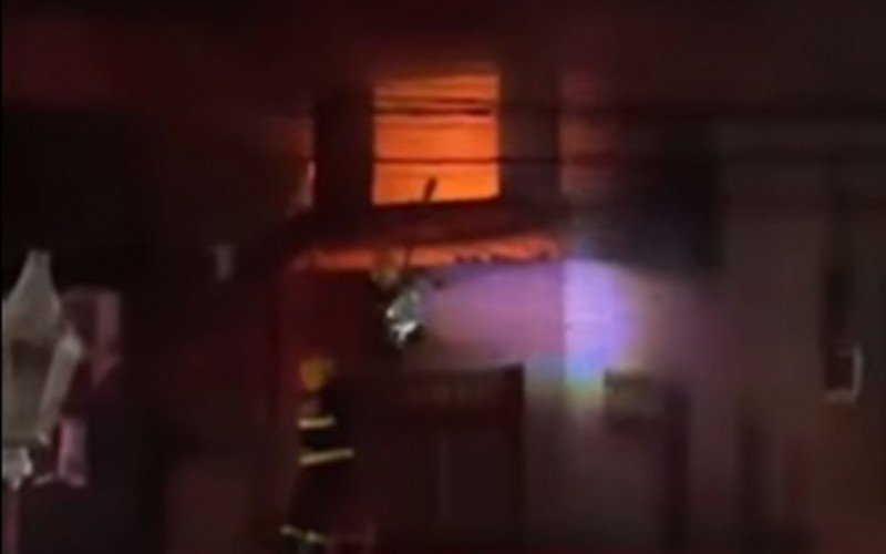Chamas foram rapidamente controladas pelos Bombeiros; ninguém ficou ferido