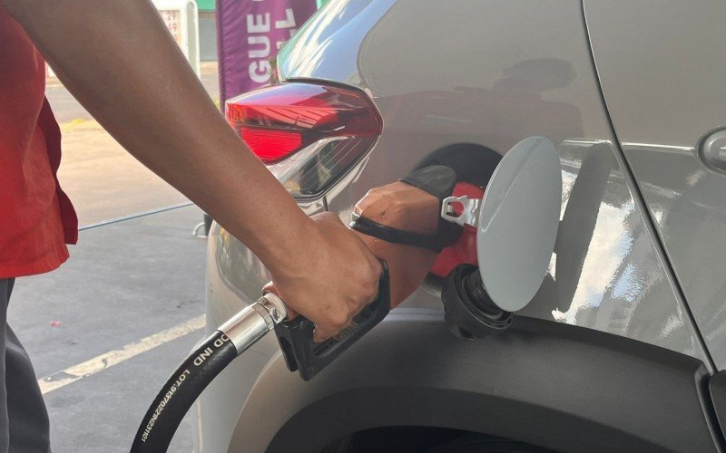 Gasolina teve novo reajuste em alguns postos de Novo Hamburgo  | abc+