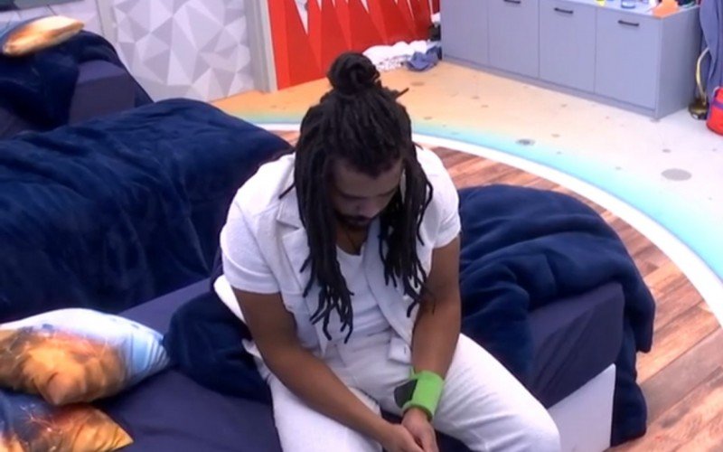 Diogo Almeida chorou no quarto no BBB 25 | abc+