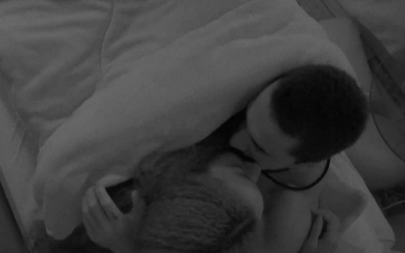 Giovanna e Maike se beijaram no BBB 25 | abc+