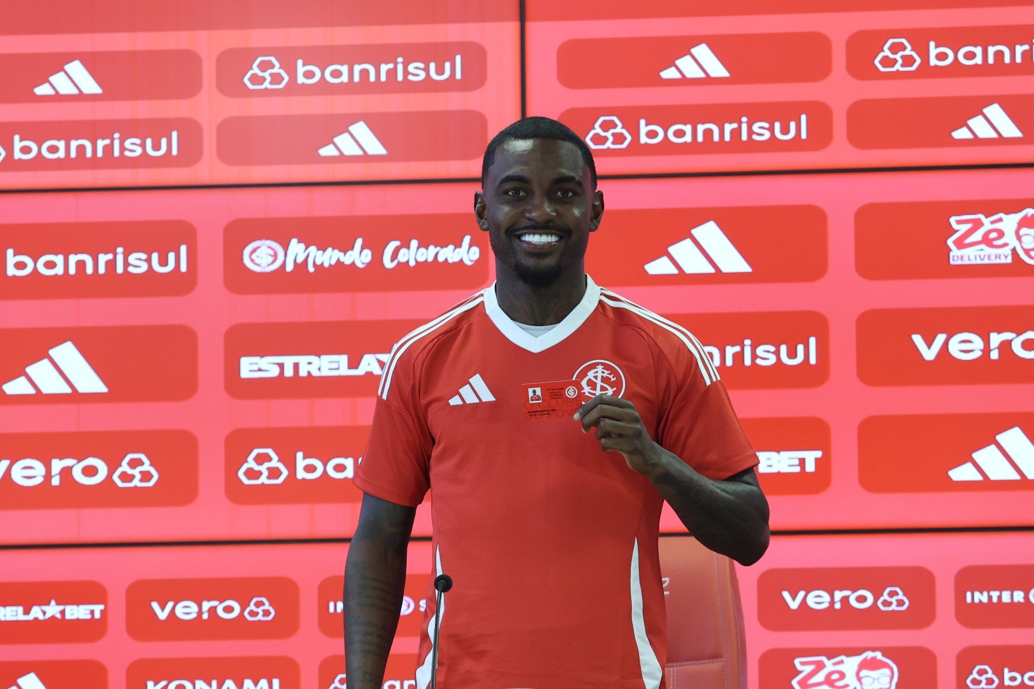 Ramon é apresentado pelo Inter e fala em disputa sadia com Bernabei: "Tudo em prol do clube"