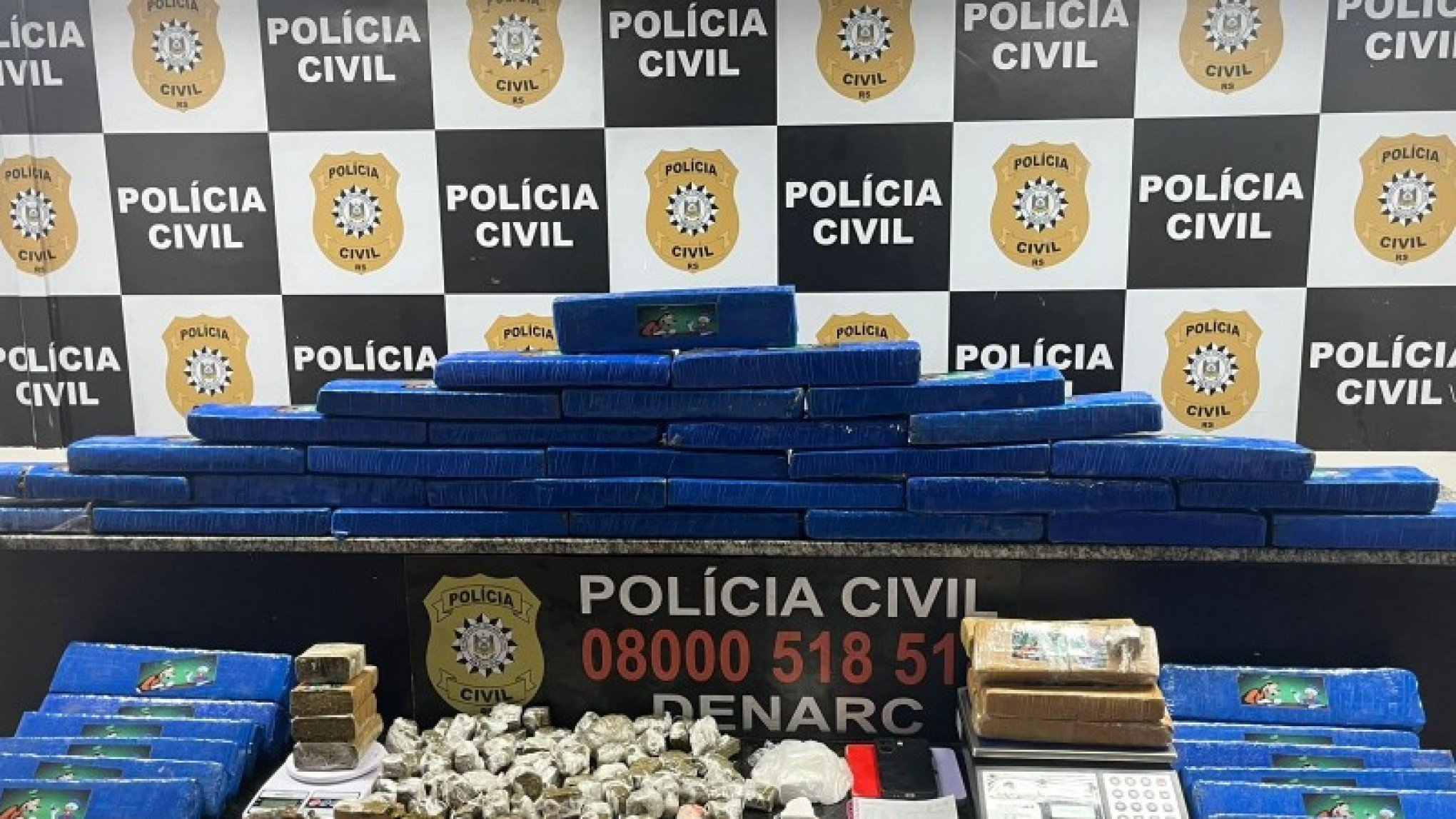 Casal e um comparsa são presos com mais de 50 quilos de drogas em Canoas