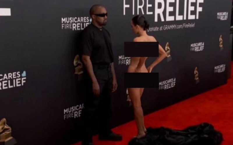 Kanye West e esposa, Bianca Censori, que ficou nua no tapete do Grammy | abc+