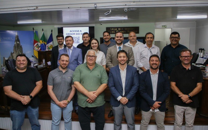 Mesa Diretora de Gramado esteve presente da primeira sessão legislativa de Canela em 2025