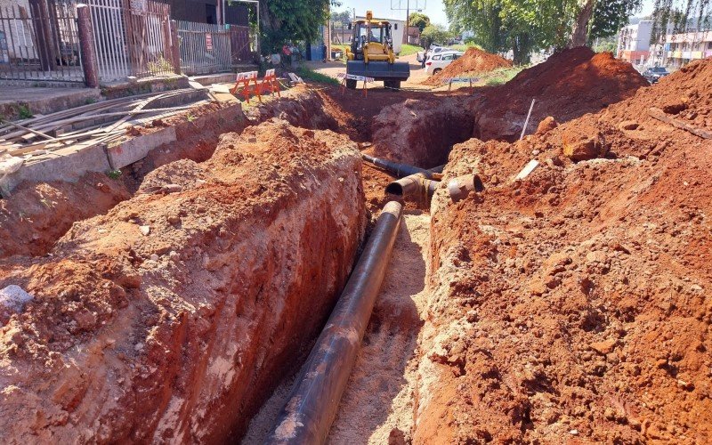 Rompimento de adutora deixa bairros sem água em Novo Hamburgo
