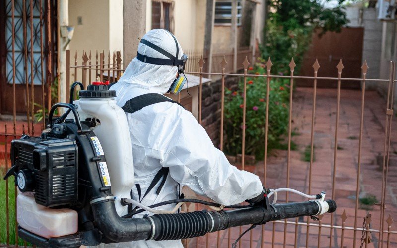 Pulverização é uma das formas de combate ao mosquito Aedes aegypti | abc+