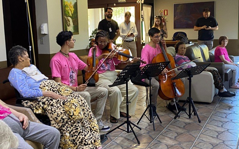 Apresentação especial no Lar de Idoso Maria de Nazaré, do Gramado in Concert