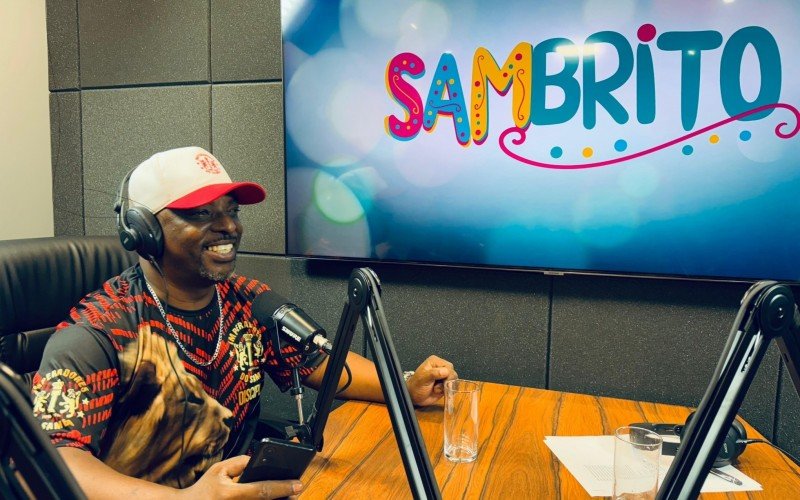 Sandro Gravador no terceiro episódio da quarta temporada do podcast Sambrito  | abc+