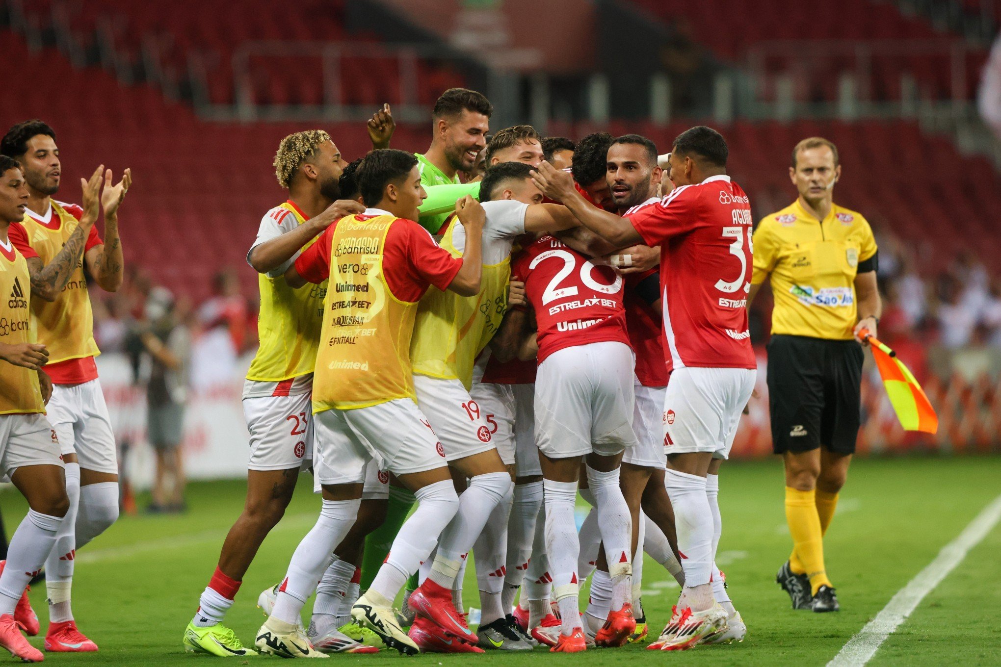Inter goleia o Brasil no Beira-Rio e vai confiante para o Gre-Nal 444