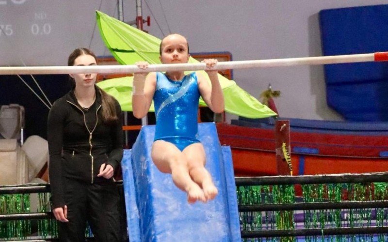 Helena é natural de Gramado e compete no Canadá