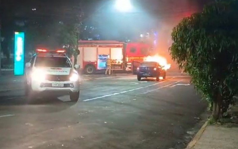 Carro de motorista de app pega fogo no Centro de Novo Hamburgo | abc+