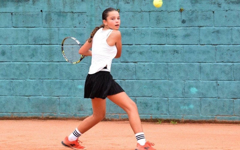 Maya Kern, da equipe do São Leopoldo Tênis Clube, já está garantida na competição | abc+