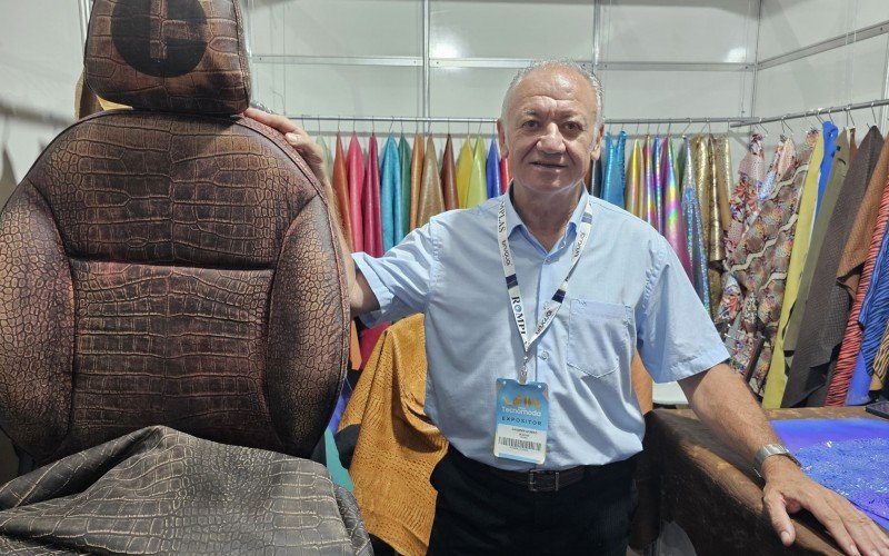 Claudemir no estande da CR Leather | abc+