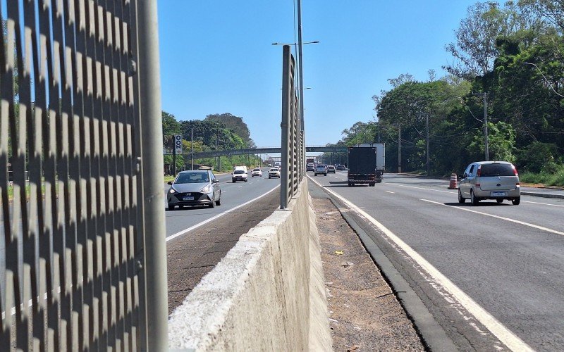 Dnit quer instalar telas antiofuscantes até março especialmente em trecho entre São Leopoldo e Sapucaia do Sul (foto) | abc+