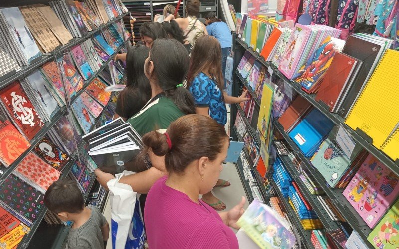 Movimentação é enorme na manhã desta sexta-feira (7) nas lojas de Canoas