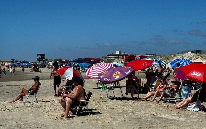 Gaúchos fogem para o litoral norte com previsão de repique do calorão | abc+