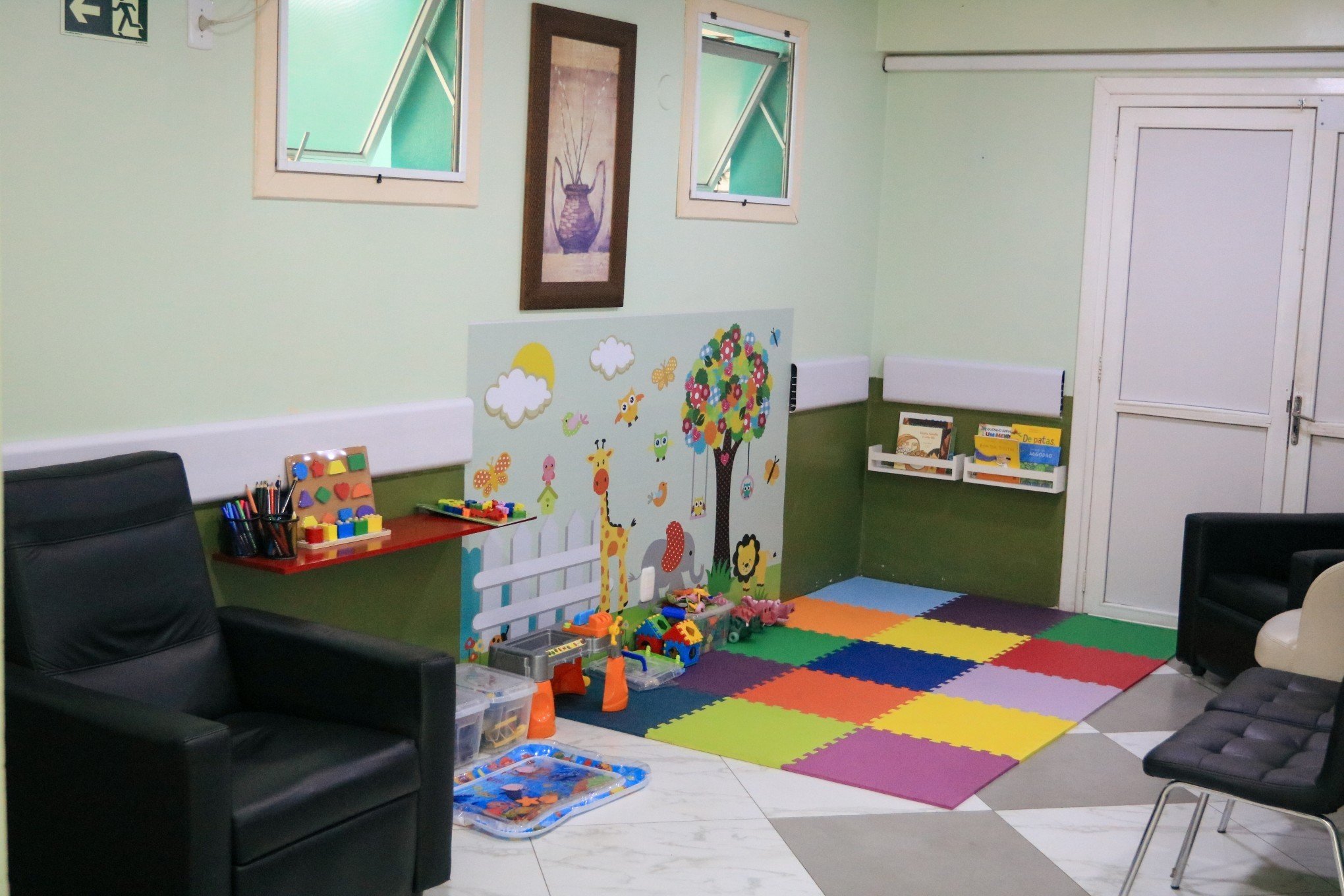 Hospital de Canela ganha sala de espera com brinquedos para crianças