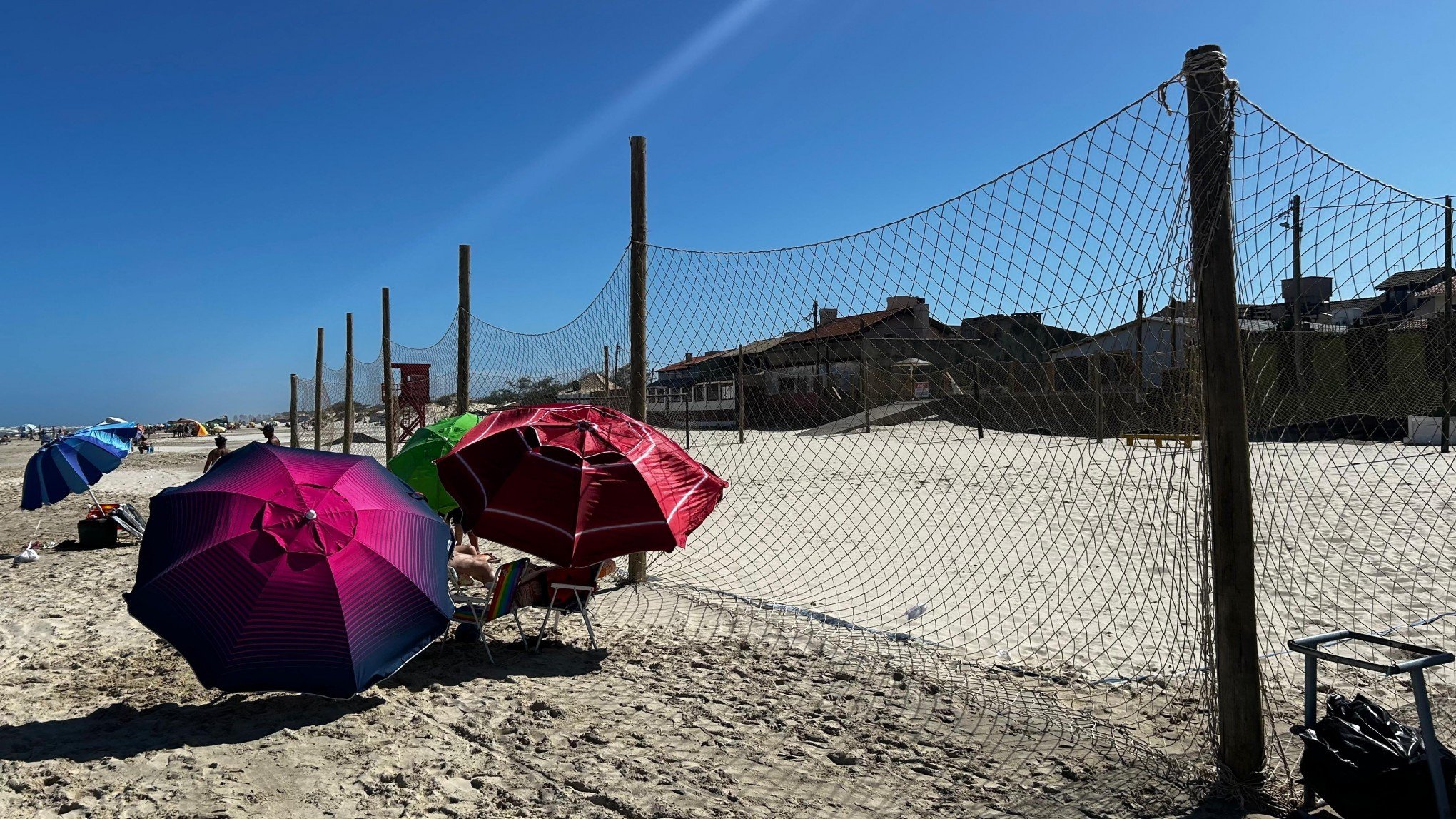 Torneios esportivos começam neste domingo em arena montada à beira-mar no litoral norte