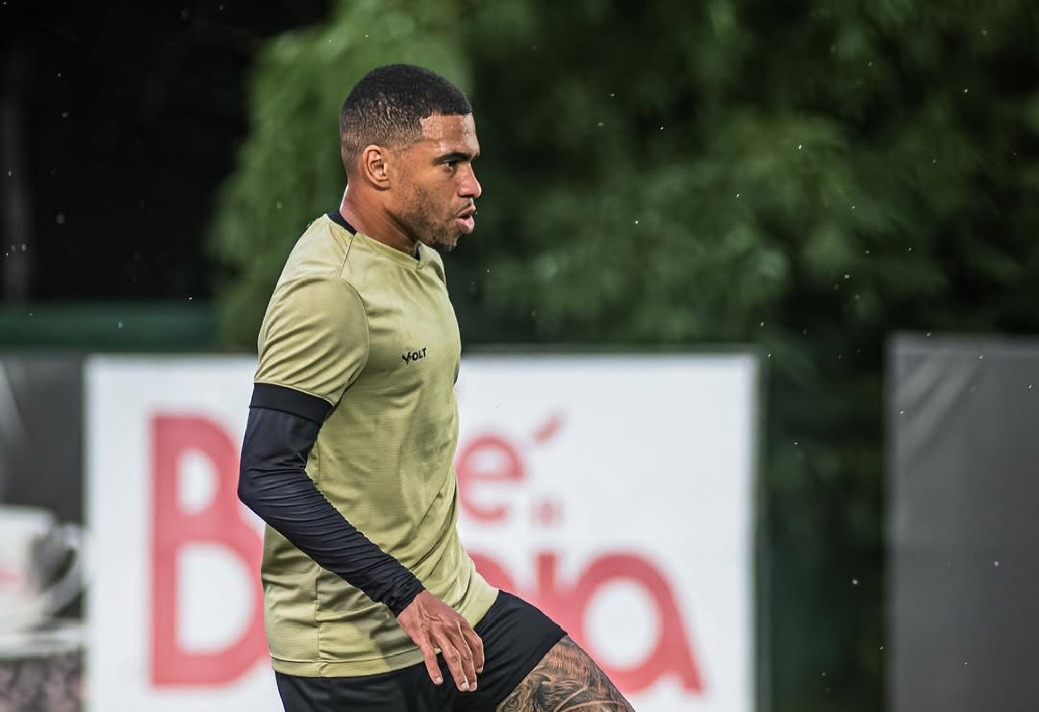 Atitude do Vitória deixa Grêmio perto de fechar com lateral-esquerdo