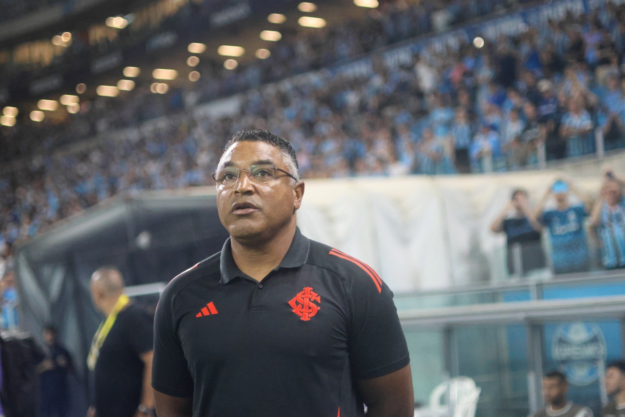 Roger Machado detona arbitragem após Gre-Nal: "Falência do sistema"