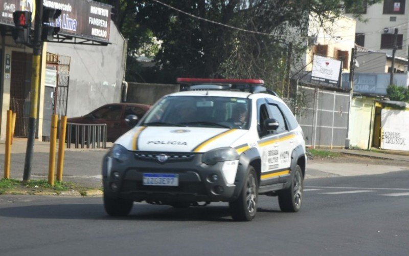 Policiamento ostensivo reforçado pela Brigada Militar (BM) desde a tarde deste domingo (9), quando aconteceu o crime, no bairro Mathias Velho