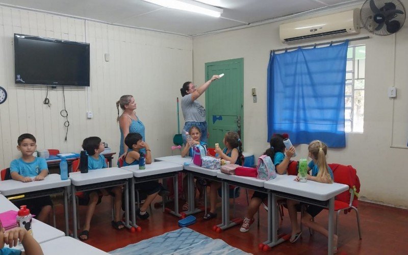 Escola José de Alencar, de Estância Velha, tem ar condicionado e ventilador na sala de aula  | abc+