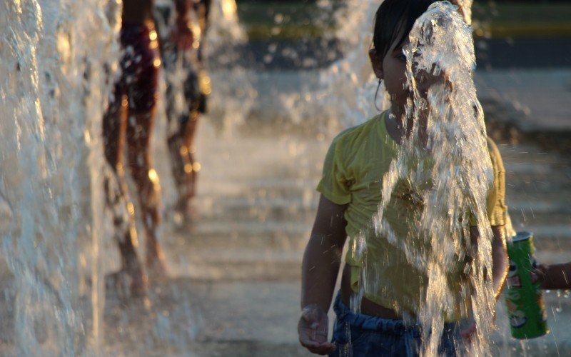 Trégua acabou! Nova onda de calor com máximas de 40°C será prolongada e traz risco de tempestade e fenômenos severos isolados | abc+