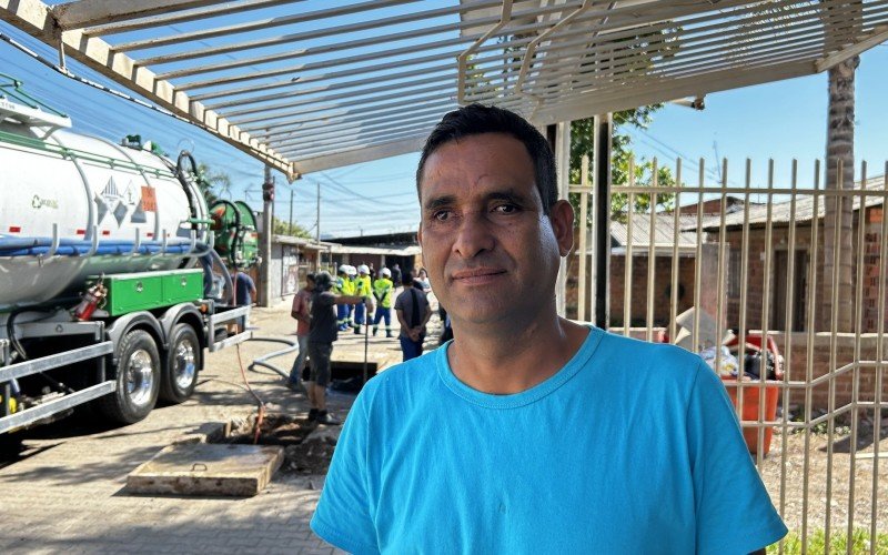 Morador da Rua Planalto, Claudenir Ribeiro, afirma que serviço é importante já que em qualquer episódio de chuva a rua alagava | abc+
