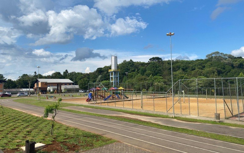 Praça Isaías Elias de Moura recebe melhorias