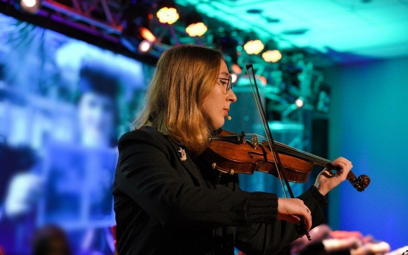 Rafaela começou a estudar violino aos 6 anos de idade e atualmente cursa a faculdade de Música na Universidade Federal do Rio Grande do Sul