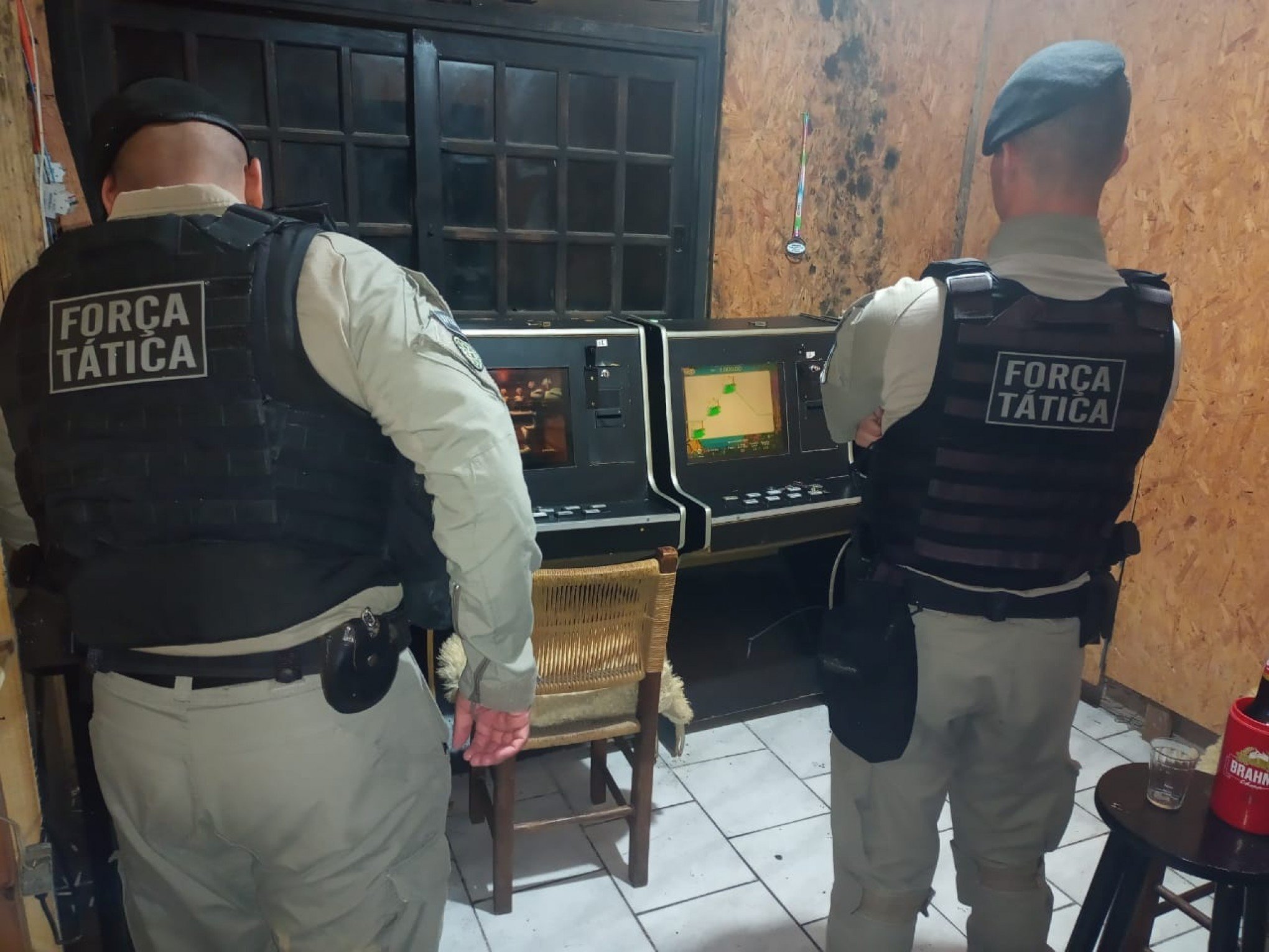 GRAMADO: Máquinas caça-níqueis são apreendidas em bar