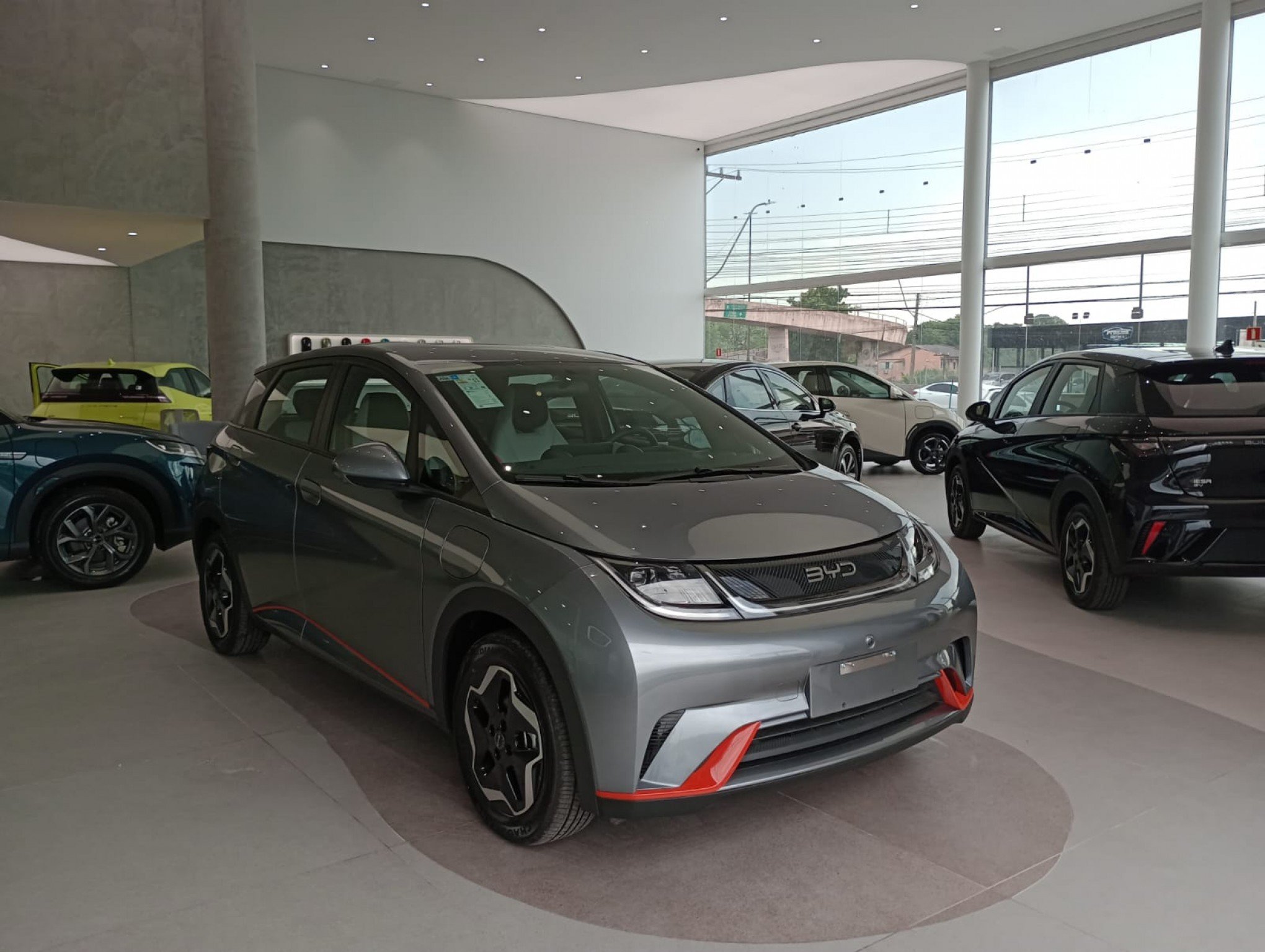 Nova loja da BYD fica na BR-116; concessionária abre 7ª unidade da marca chinesa no RS