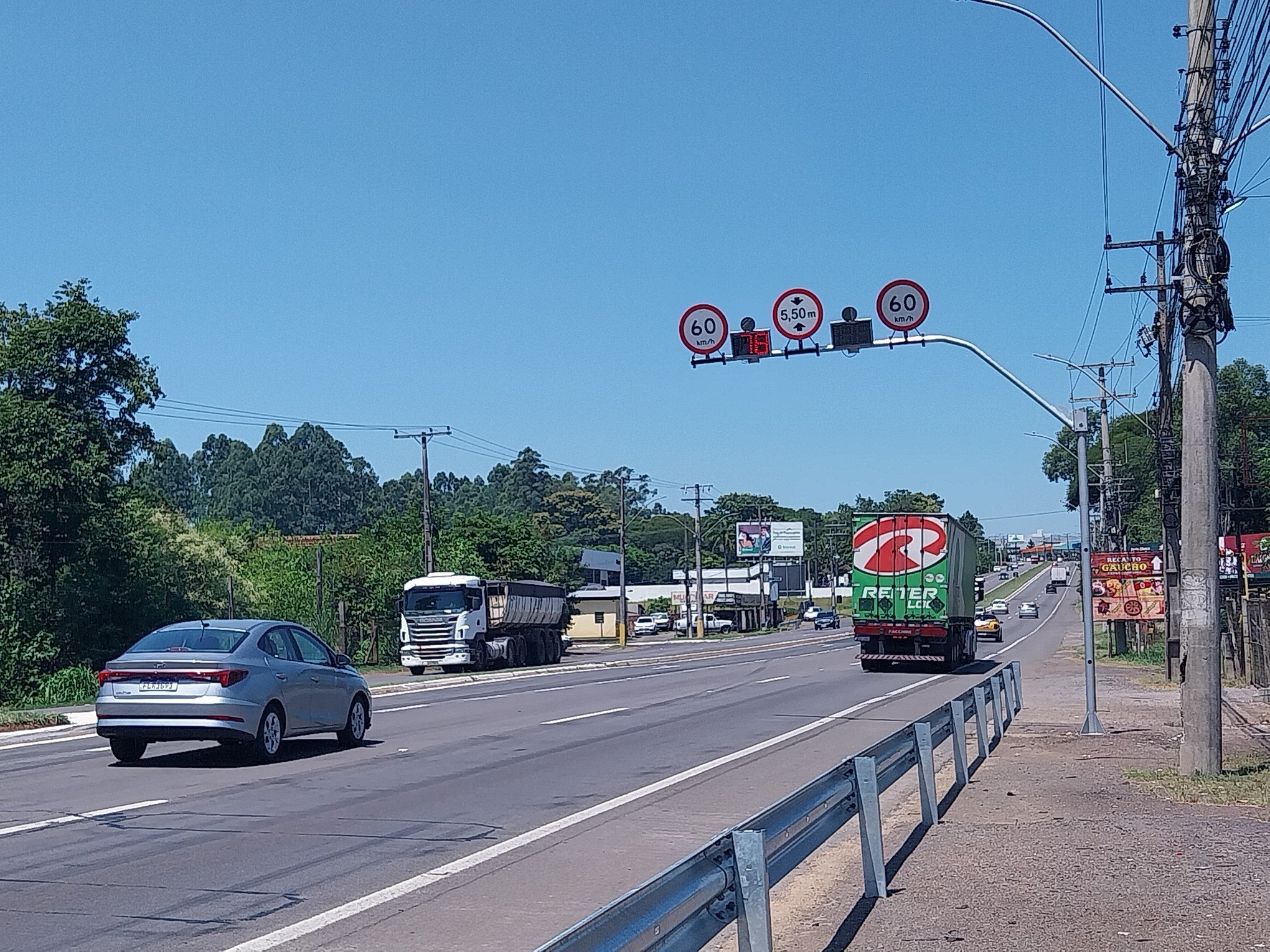 Novos radares já flagram motoristas acima do limite de velocidade na RS-240 e RS-122
